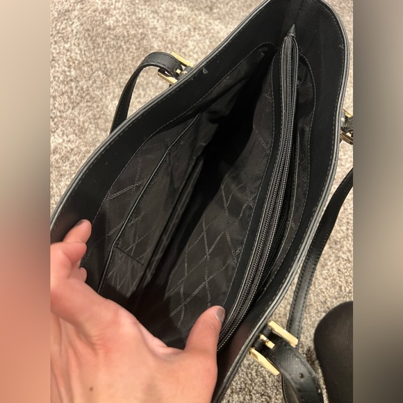 Michael Kors Authentic Purse - Picture 4 of 4